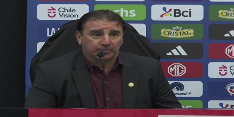 Néstor Lorenzo ya confirma un jugador que no estará convocado en octubre para eliminatoria