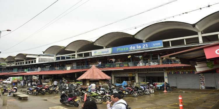 Adulta mayor denuncia atropellos y amenazas por parte de una comerciante de la plaza de la 21.