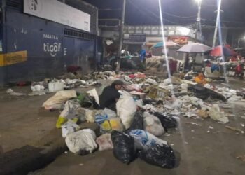 Preocupados los comerciantes del centro de acopio de la 21 por descomposición de basuras