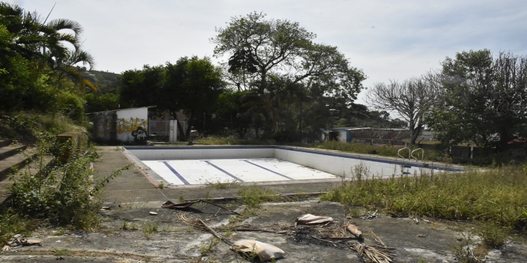 Habitantes denuncian abandono del polideportivo del barrio La Gaviota