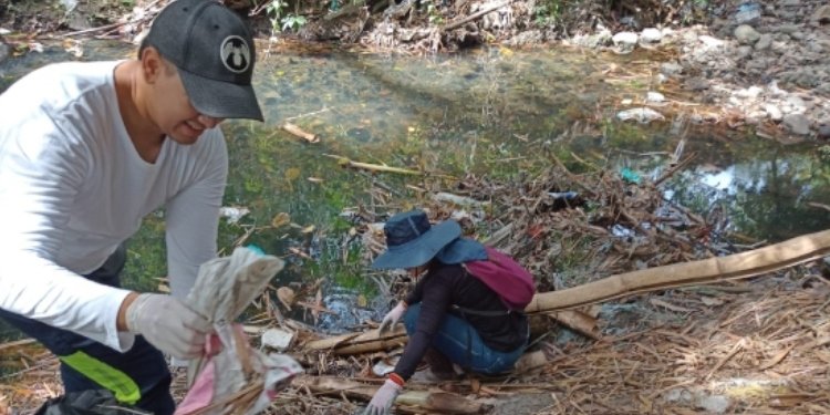 Alcaldía de Ibagué realizó jornada de limpieza en la quebrada Hato de la Virgen