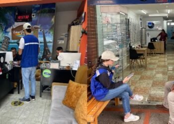 Los comerciantes de La 60 no dan más con los perjuicios que les está causando la supuesta construcción del puente elevado