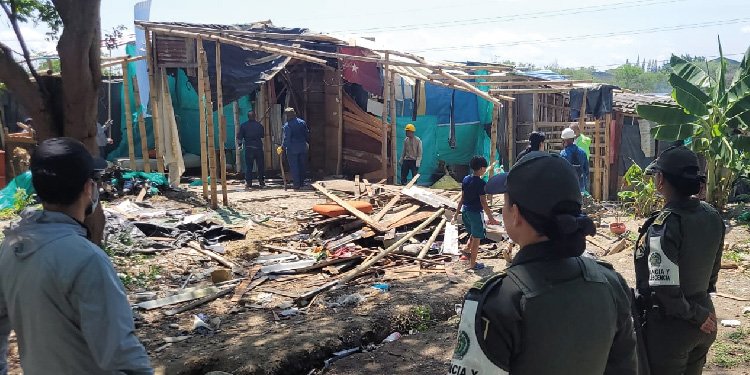 Comenzó el desalojo de Villa Resistencia