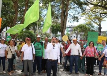Con una manifestación pública, José Barreto pide que no esclavicen a los funcionarios públicos de la Alcaldía de Ibagué