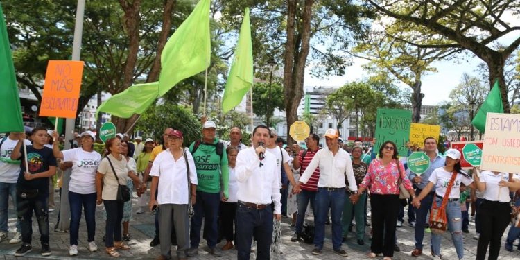 Con una manifestación pública, José Barreto pide que no esclavicen a los funcionarios públicos de la Alcaldía de Ibagué