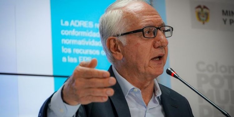 El Ministro de Salud, Guillermo Jaramillo, es investigado por desabastecimiento de medicamentos en Colombia