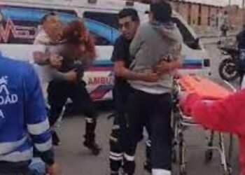 Polémico video en redes dejó ver la guerra entre paramédicos al atender una emergencia