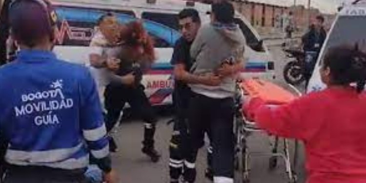 Polémico video en redes dejó ver la guerra entre paramédicos al atender una emergencia