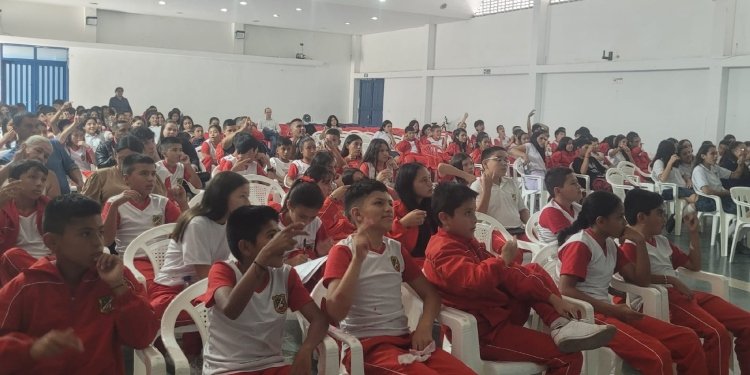 Más de 500 niños participaron en dos conciertos didácticos para aprender el lenguaje de señas