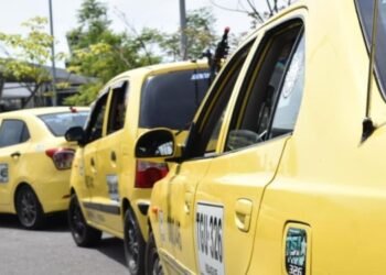Taxistas recibirán compensación por el aumento del precio de la gasolina