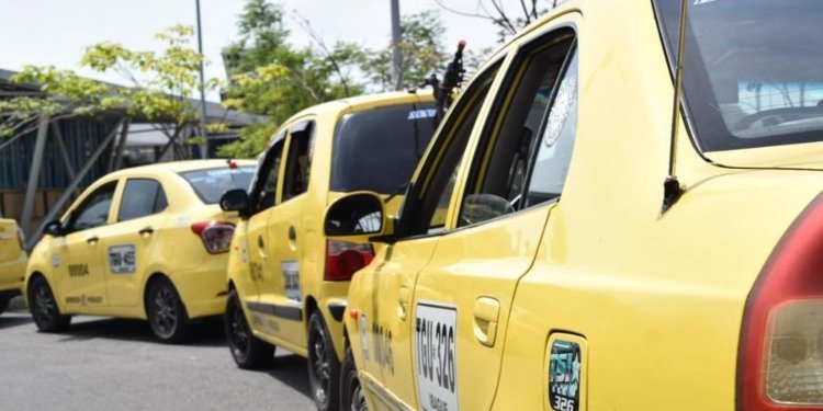 Taxistas recibirán compensación por el aumento del precio de la gasolina