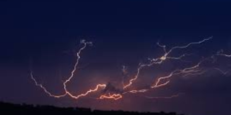 Tormenta eléctrica que azotó a Ibagué ocasionó varias emergencias