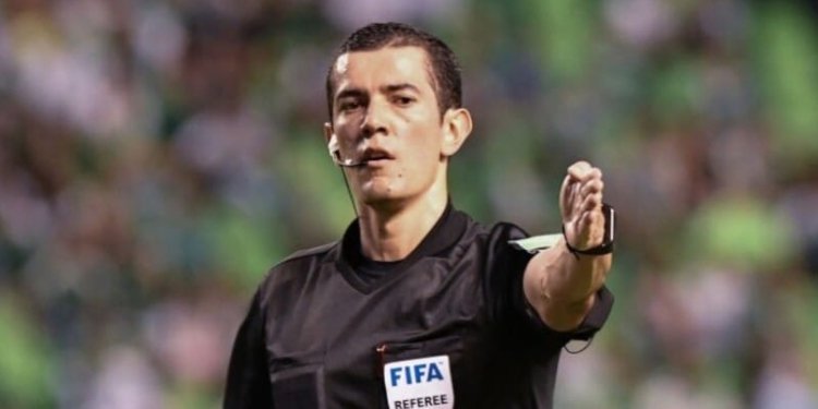 Un polémico gesto del árbitro colombiano Andrés Rojas en la semifinal de la Copa Sudamericana