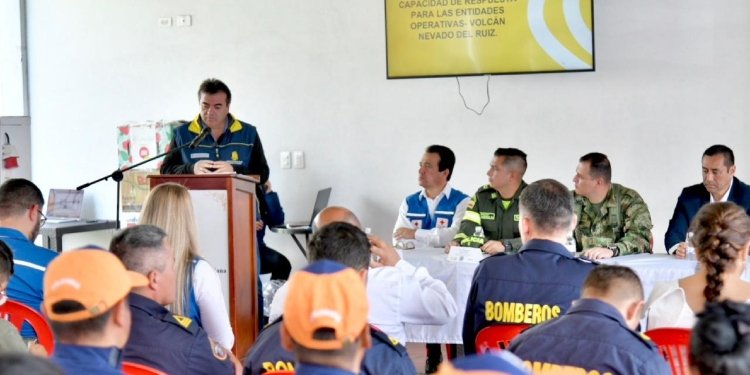 Cuerpos de socorro de municipios de influencia del volcán Nevado del Ruiz recibieron dotación