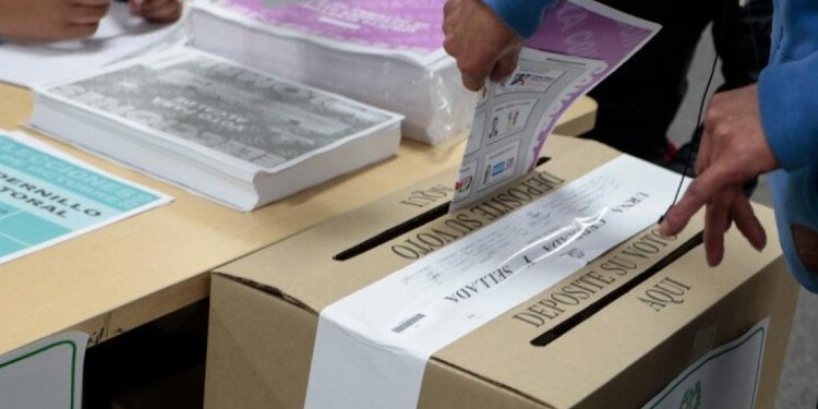 Por primera vez en la historia de Colombia, se abren oficialmente las urnas de las elecciones desde fuera de Bogotá