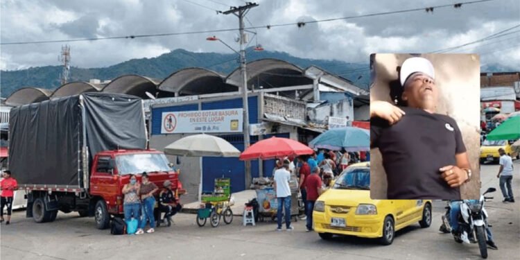 Atentado en la plaza de la 21. A un hombre le dispararon en la cabeza