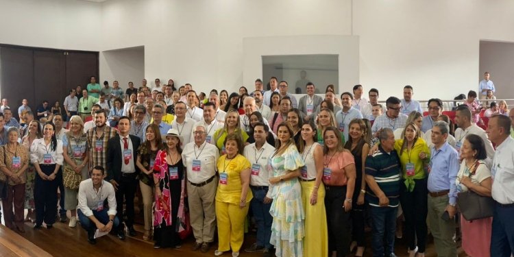 Equipo designado por Johana Aranda para empalme en Ibagué fue presentado oficialmente