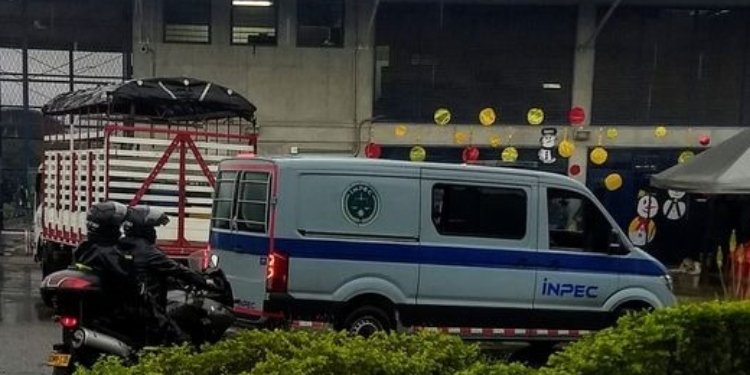 Familiares de los internos de la cárcel de Picaleña protestan por falta de agua