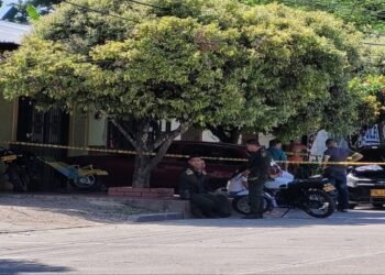 Sujetos armados dispararon contra vehículo particular en un aparenté intento de sicariato en El Espinal