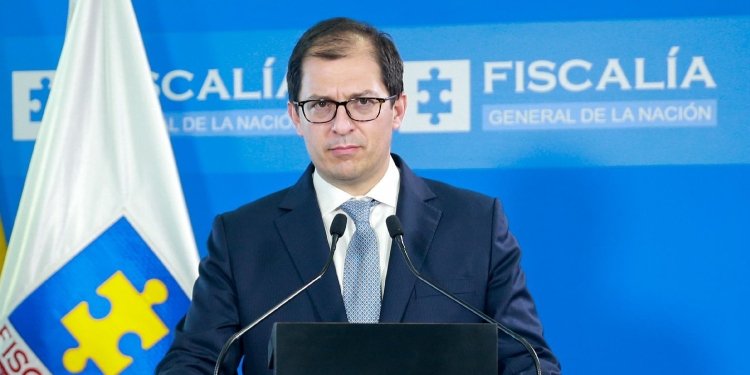 Fiscal General acusa al Gobierno de Petro de buscar favorecer a mafiosos