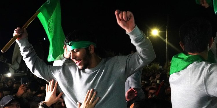 Hamás libera a 14 rehenes israelíes en el segundo día de intercambio