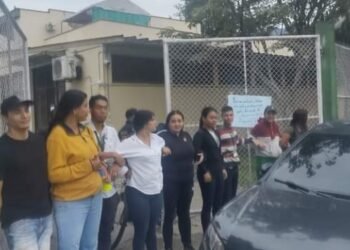 Familiares de jóvenes infractores protestan por el traslado de sus hijos