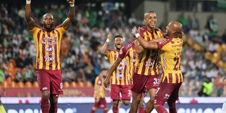 Deportes Tolima venció en el Atanasio a Nacional 3 goles a 2 y volvió a marcar Diego Herazo