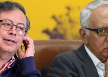 Gustavo Petro defiende al Ministro de Salud en medio de controversia sobre vacunación