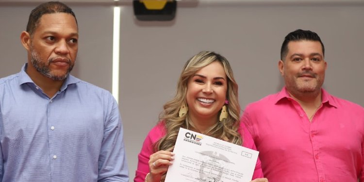 Johana Aranda ya tiene la credencial de Alcaldesa electa