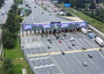 Gobierno Colombiano anuncia aumento de peajes en 2024 y toma medidas para evitar paro de transportadores