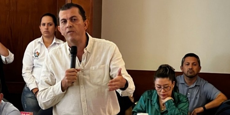 Representante Carlos E. Osorio rechaza acusaciones de fraude de Jorge Bolívar
