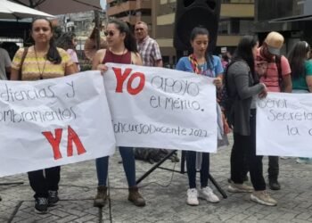 Docentes que ganaron concurso para plazas en el Tolima denuncian demoras injustificadas en sus contratos  