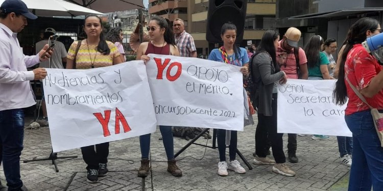 Docentes que ganaron concurso para plazas en el Tolima denuncian demoras injustificadas en sus contratos  