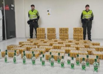 Siguen cayendo cargamentos de licor de contrabando