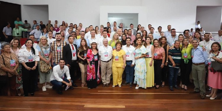 Comité de empalme de Johana Aranda es una mezcla de gremios, universidades y reconocidos exfuncionarios