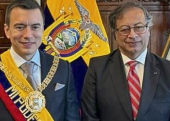 Petro llega tarde y genera revuelo en posesión de presidente ecuatoriano