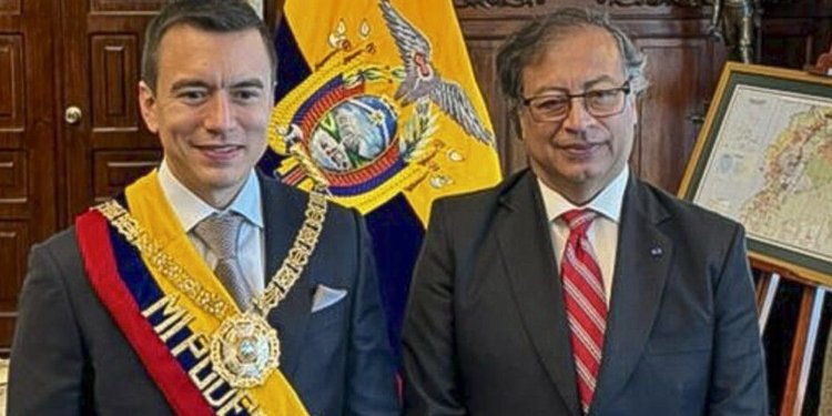 Petro llega tarde y genera revuelo en posesión de presidente ecuatoriano