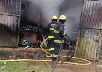 Incendio en una empresa recicladora dejó una persona herida 
