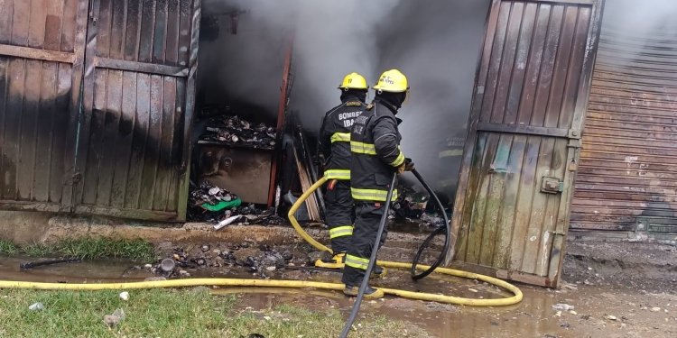 Incendio en una empresa recicladora dejó una persona herida 
