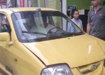 Taxista perdió control del carro y se estrelló contra un almacén
