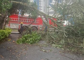 Ambulancia en Ibagué a punto de quemarse por fallas mecánicas