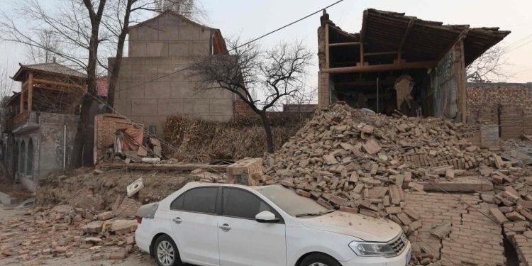 Siguen buscando sobrevivientes tras terremoto en China, que ya deja un saldo parcial de 118 muertos