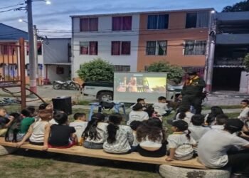 “Cine al Parque”: una iniciativa para promover la felicidad de los niños en San Luis, Tolima