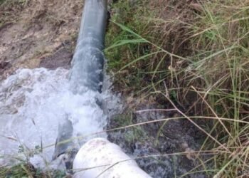 IBAL trabaja en la reparación de daño de acueducto en la comuna Siete 