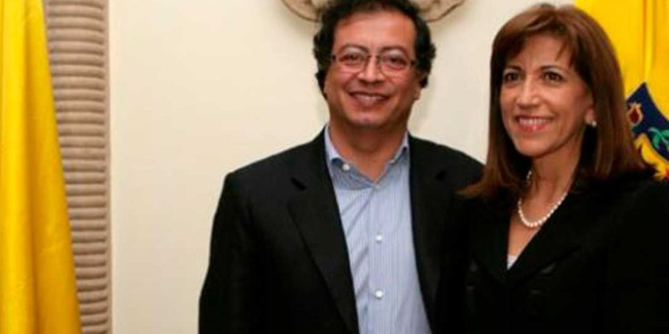 Martha Lucía Zamora Renuncia a Defender al Estado