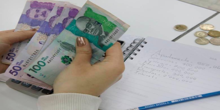 “Una subida exorbitante del salario mínimo encarecería el coste de vida de los Ibaguereños”: Efraín Valencia