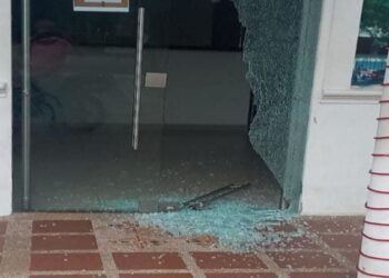 A piedra fueron atacadas las instalaciones de la alcaldía de Lérida