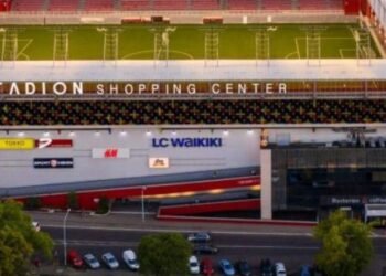 Conozca el particular estadio que aprobó UEFA: sobre un complejo de locales, cines y diversión