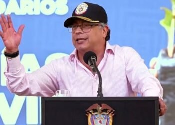 Gustavo Petro clausura el sector solidario en Ibagué entre críticas a la oposición