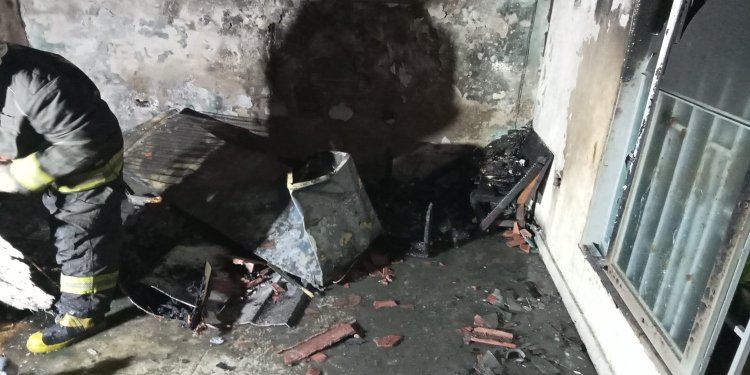 Una veladora que dejaron encendida originó incendio en el sector de la Arboleda Campestre